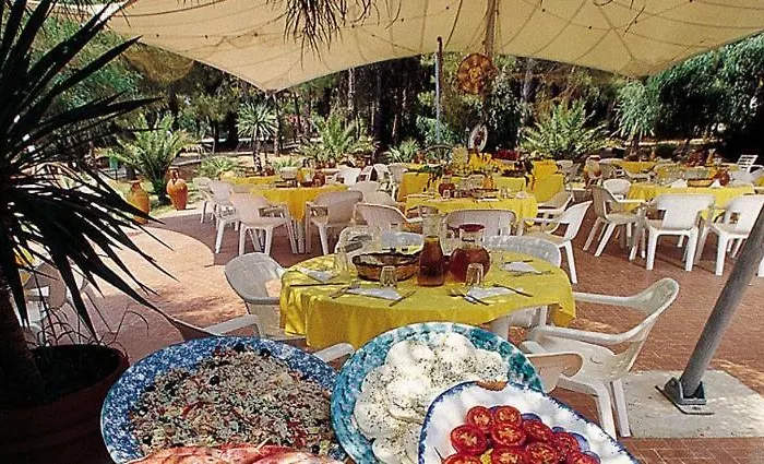 Aparthotel Triton Villas & Sellia Marina