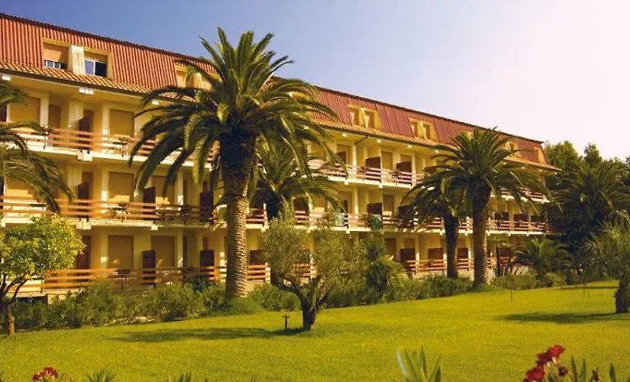 Aparthotel Triton Villas & 3*