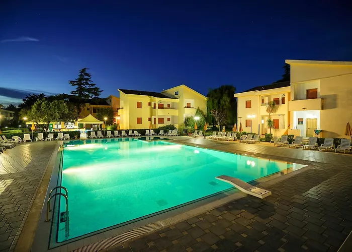 Aparthotel Triton Villas & 3*