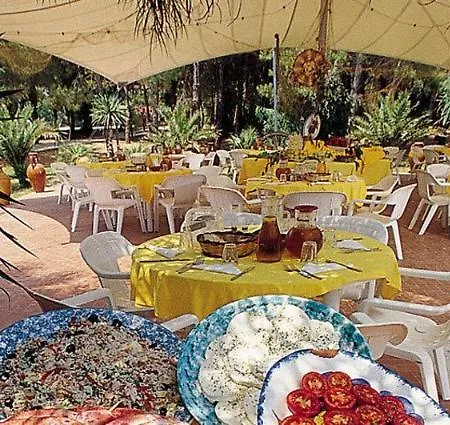 Ξενοδοχείο με διαμερίσματα Triton Villas & Sellia Marina