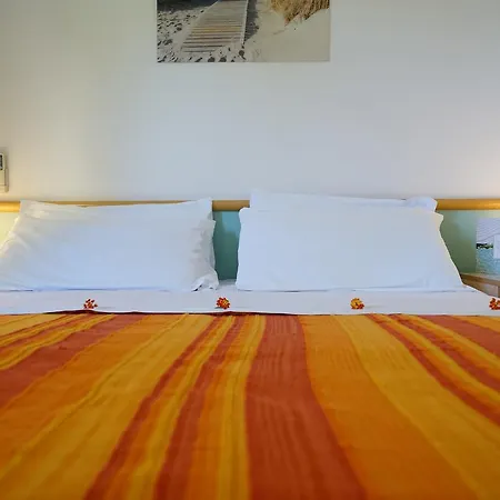 Ξενοδοχείο με διαμερίσματα Triton Villas & 3*