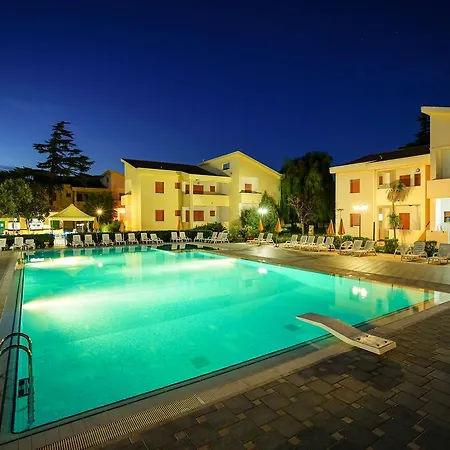 아파트호텔 Triton Villas & 3*