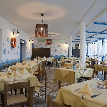 Triton Villas & Ξενοδοχείο με διαμερίσματα 3*