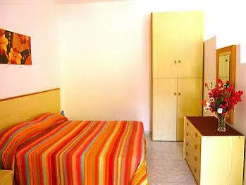 Ξενοδοχείο με διαμερίσματα Triton Villas & 3*