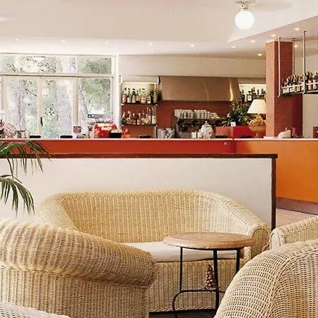 Triton Villas & Ξενοδοχείο με διαμερίσματα 3*