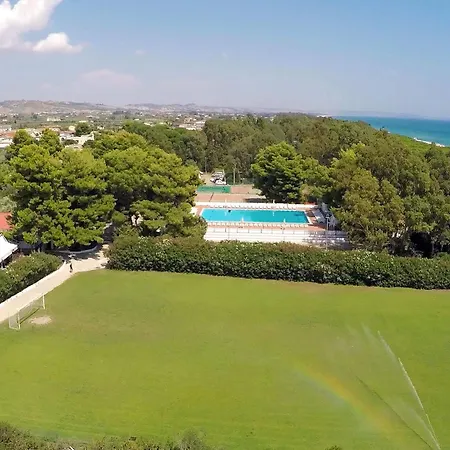 Ξενοδοχείο με διαμερίσματα Triton Villas & Sellia Marina