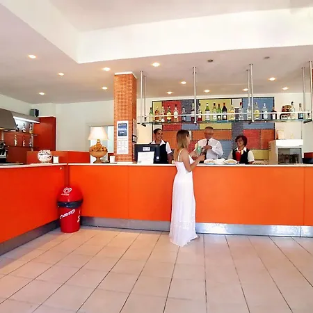 Ξενοδοχείο με διαμερίσματα Triton Villas & Sellia Marina