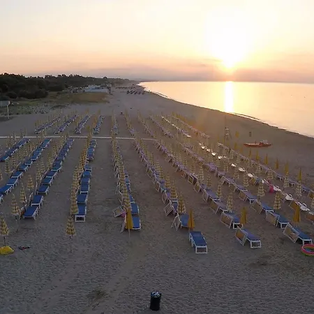 Ξενοδοχείο με διαμερίσματα Triton Villas & Sellia Marina