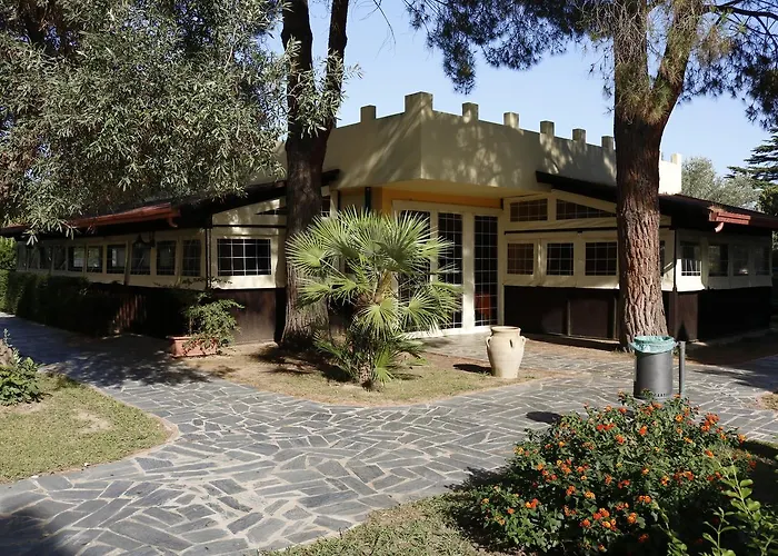 Апарт-отель Triton Villas & 3*